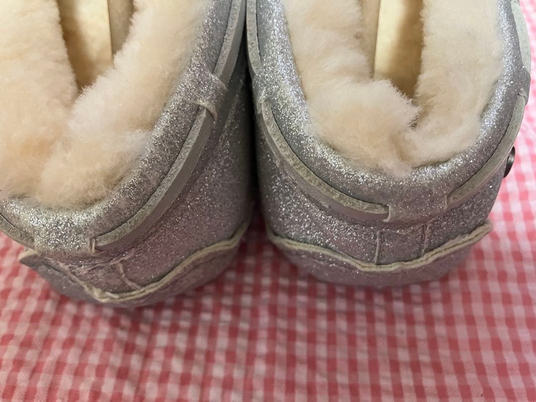 UGG シルバー グリッター モカシン