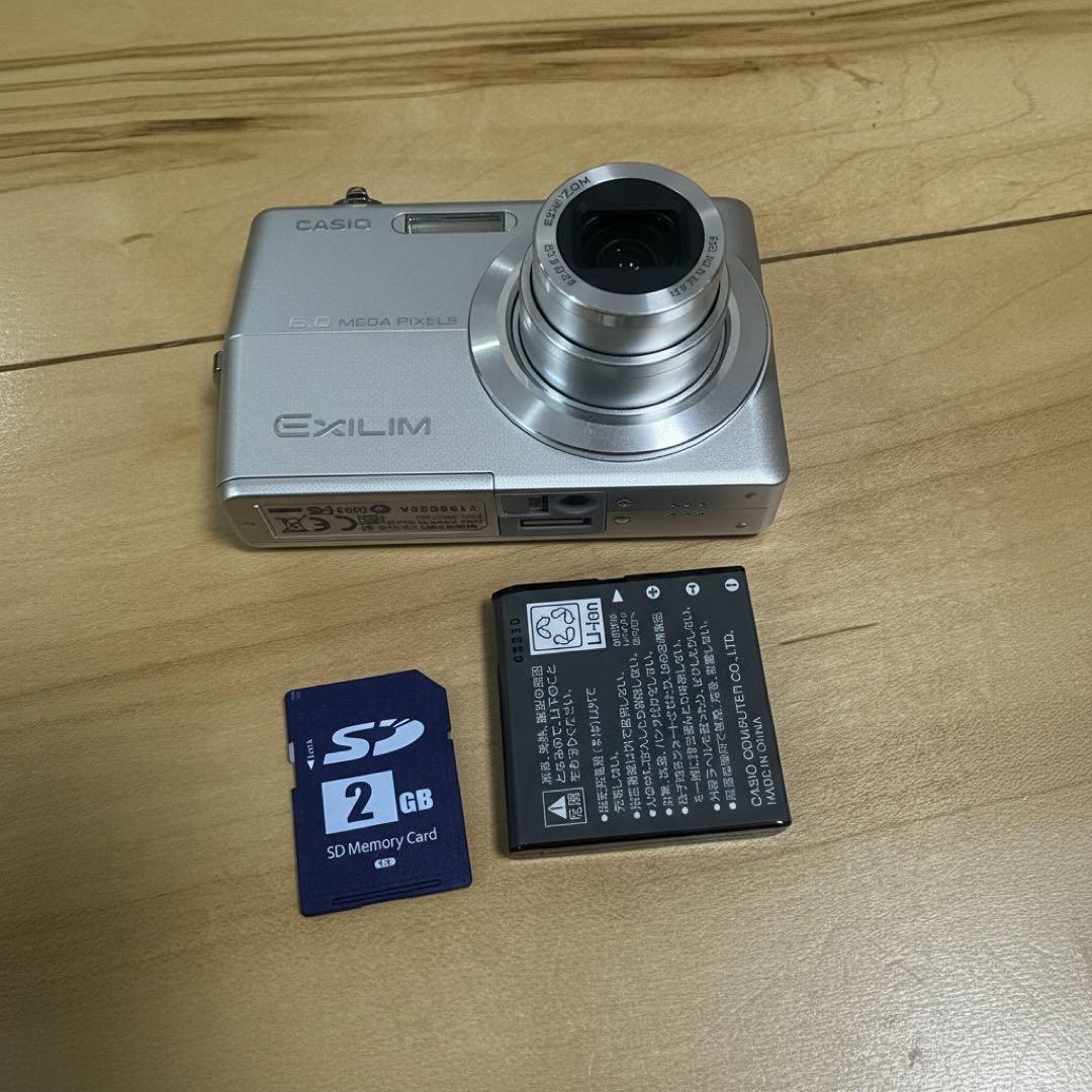 【美品】CASIO デジタルカメラ EXILIM EX-Z600 シルバー