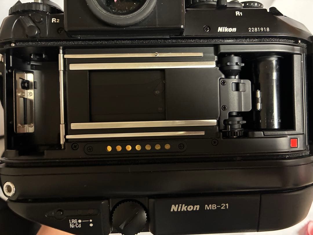 Nikon F4S 一眼レフカメラ + AF Nikkor 50mm