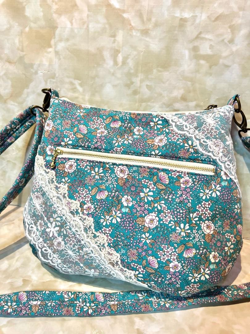 コヤンイサムチョン　コロンと可愛いファスナーショルダーバッグ　花柄生地