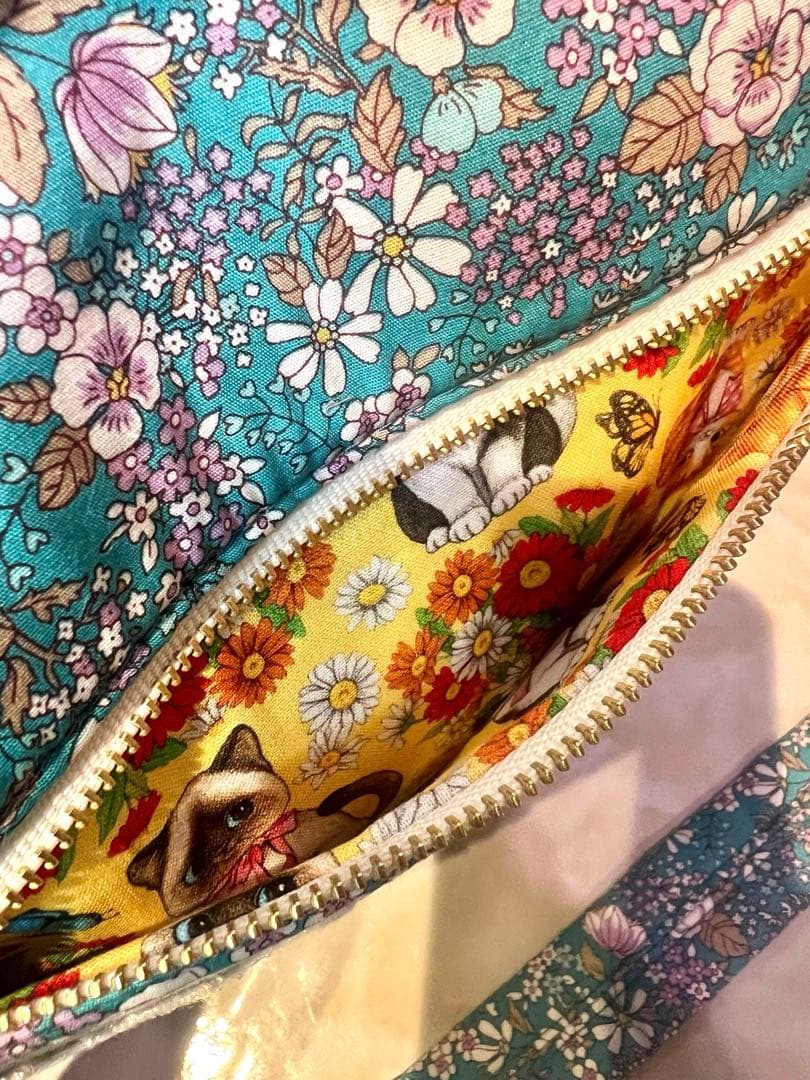 コヤンイサムチョン　コロンと可愛いファスナーショルダーバッグ　花柄生地