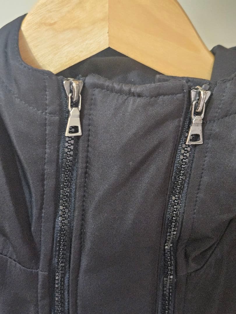 STONE  フーデッド中綿ミドルコート ブラック ダブルジップ