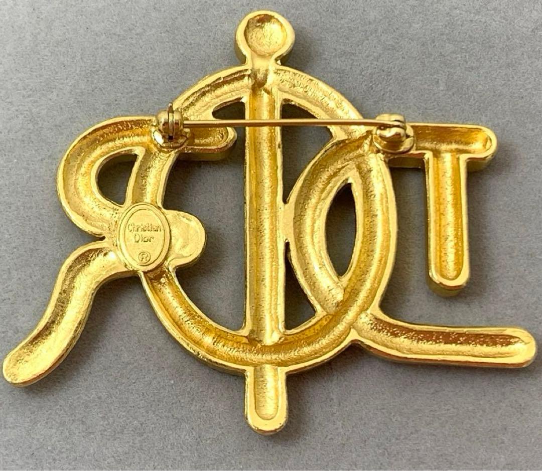 DIOR ディオール ブローチ ストーン アクセサリー ロゴ エンブレム