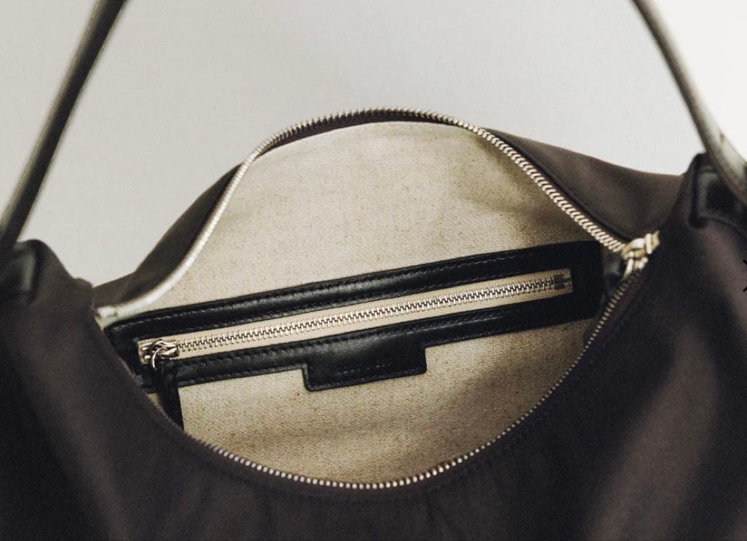 TOUT Y EST SAC CANOT TOILE ショルダーバッグ ブラウン