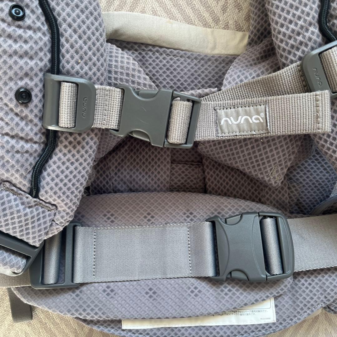 nuna 抱っこ紐　グレー　メッシュ　軽量
