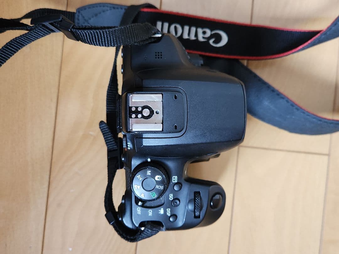 Canon kiss x10i(故障あり)　バッテリー　充電器　ストラップ