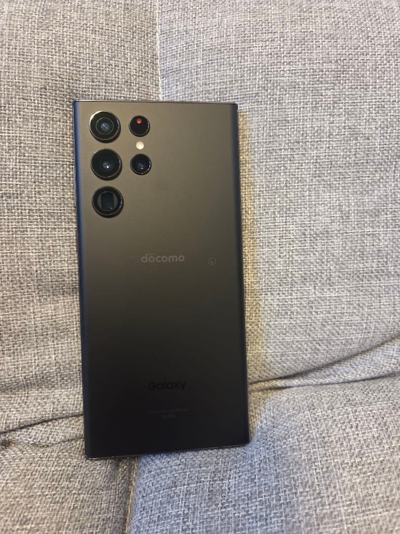 Galaxy S22 Ultra 256GB ドコモ版 黒（箱あり・美品）