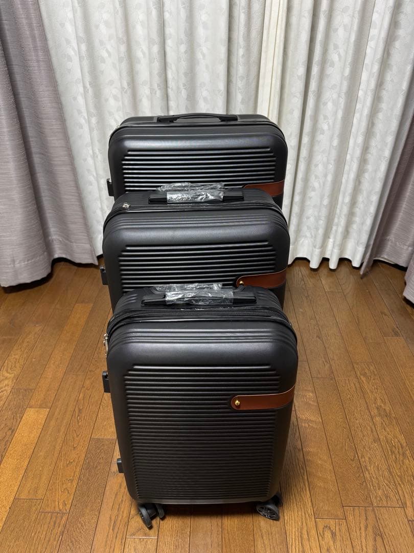 新品・未使用 / 3点セット / 軽量 / TSAロック/スーツケース