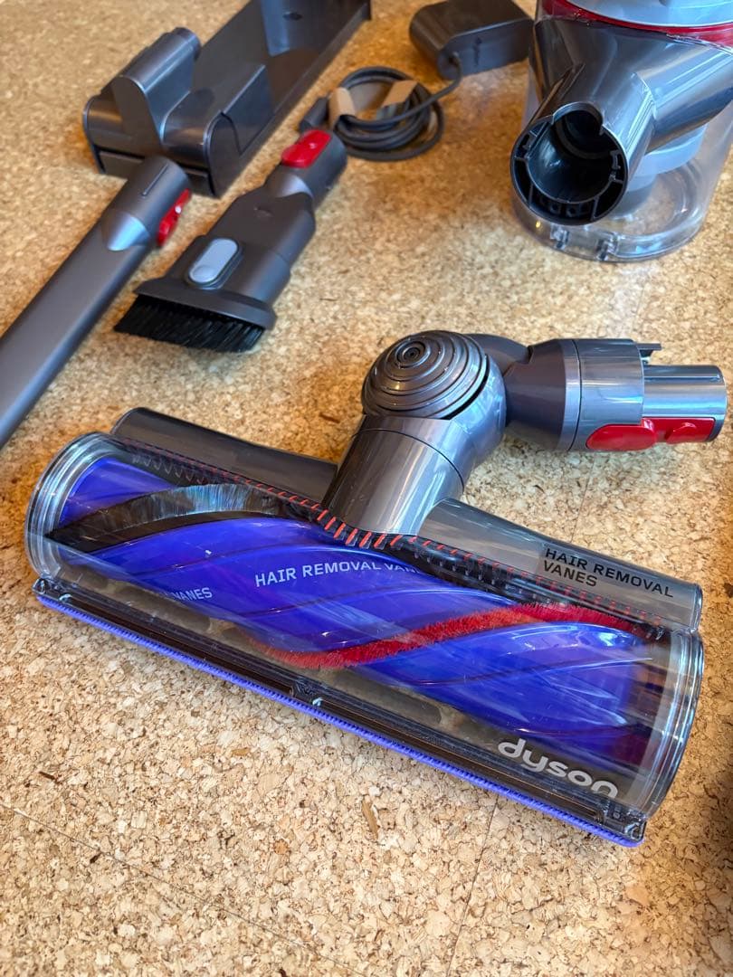 Dyson 掃除機(キャニスター)本体 付属品付き　sv25 【美品】