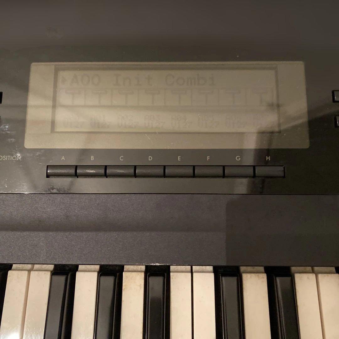 【送料無料】KORG シンセサイザー　01/W FD