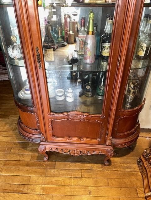 バロックスタイル 木製キャビネット ガラス扉付き