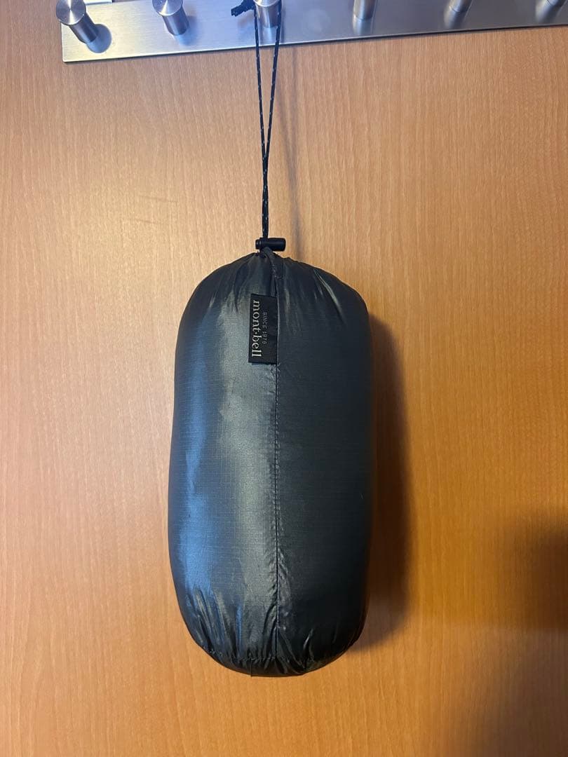 モンベル、軽量ダウン。ダークブルー。