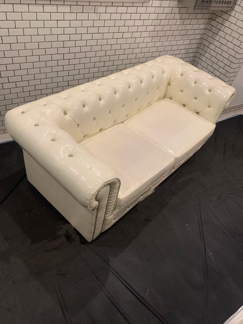 神奈川東京圏送料設置無料／チェスターフィールドラブソファ 2人掛け 幅180cm
