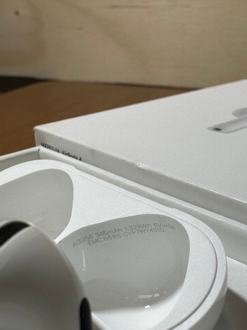 【美品】 AirPods 4 ANC非搭載 MXP63J/A Y431D