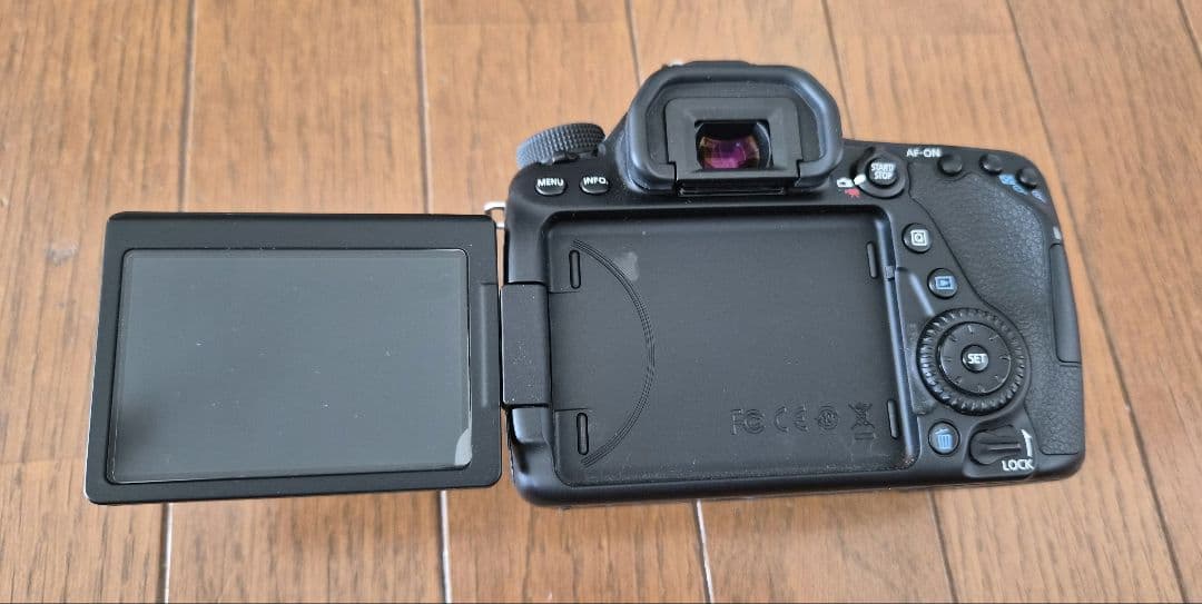 【五輪記念品＆金スト付】EOS80D EF-S18-55IS STMレンズキット
