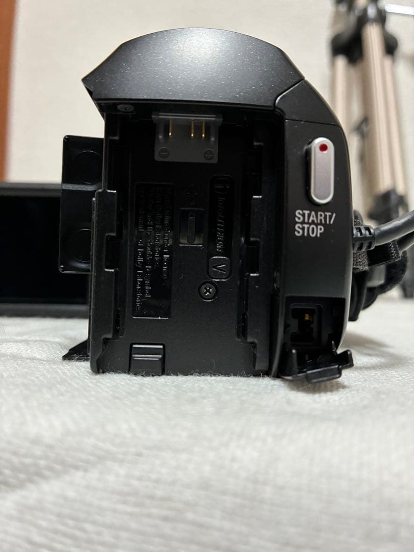 SONYハンディカム HDR-CX670 三脚・予備バッテリー付 フルHDカメラ