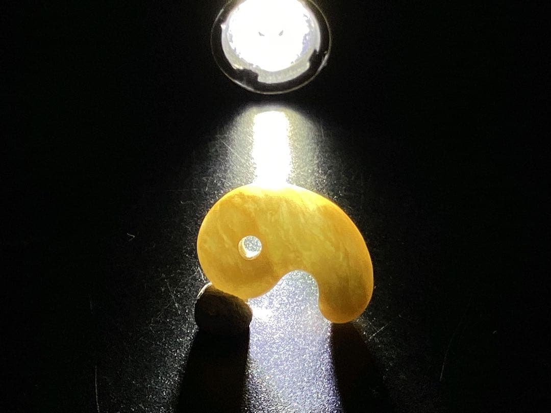 超極上レア物✳一番数少ない幻の幸運の黄色‼️ 糸魚川翡翠勾玉ガラス質　鑑別書取得品