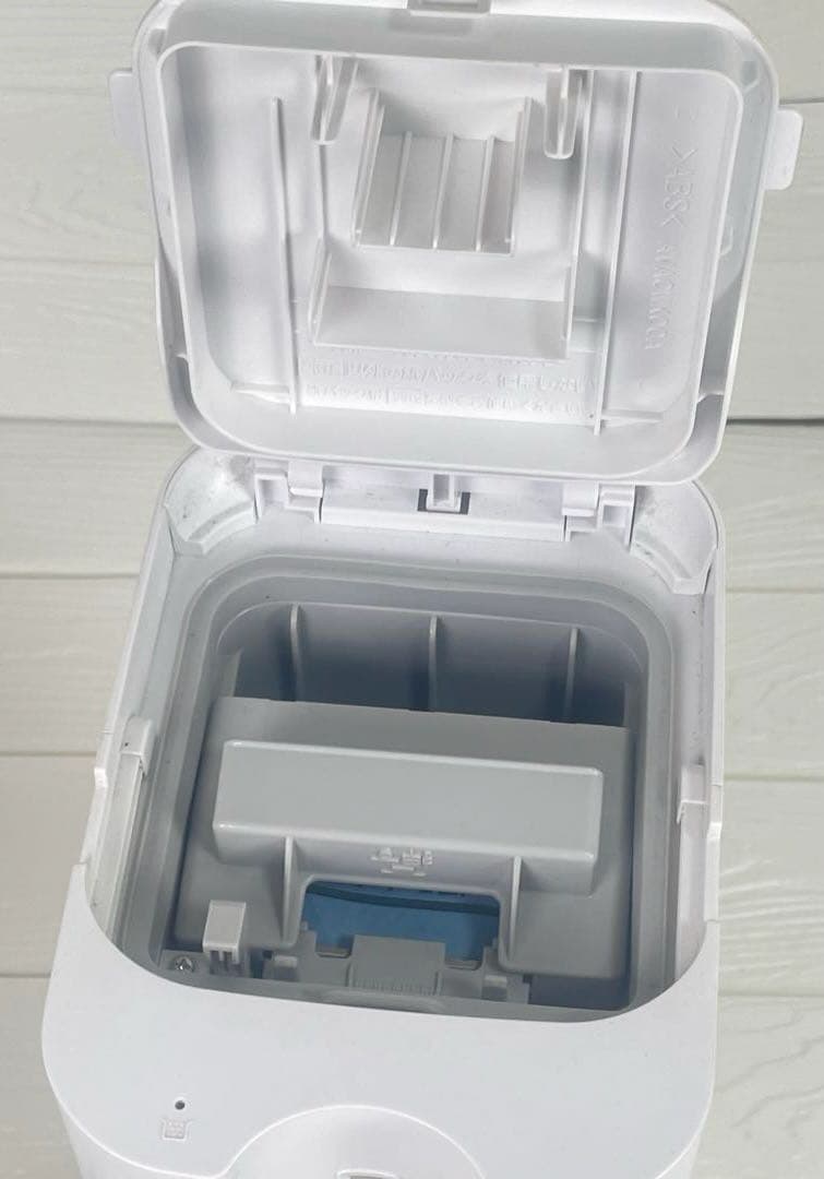 Panasonic 充電式掃除機 MC-NS10K 2023年製 紙パック付き