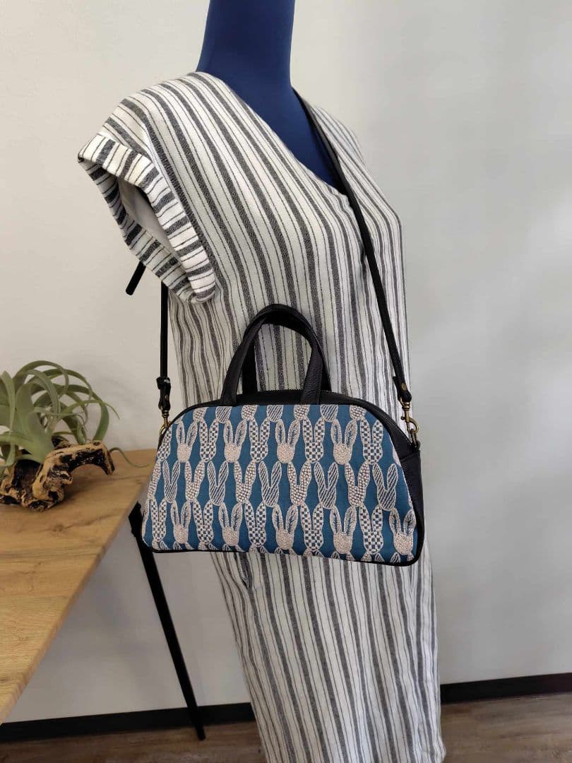 ミナペルホネン/pomppiaポンピアブルー/ラウンドボストンブラック本革