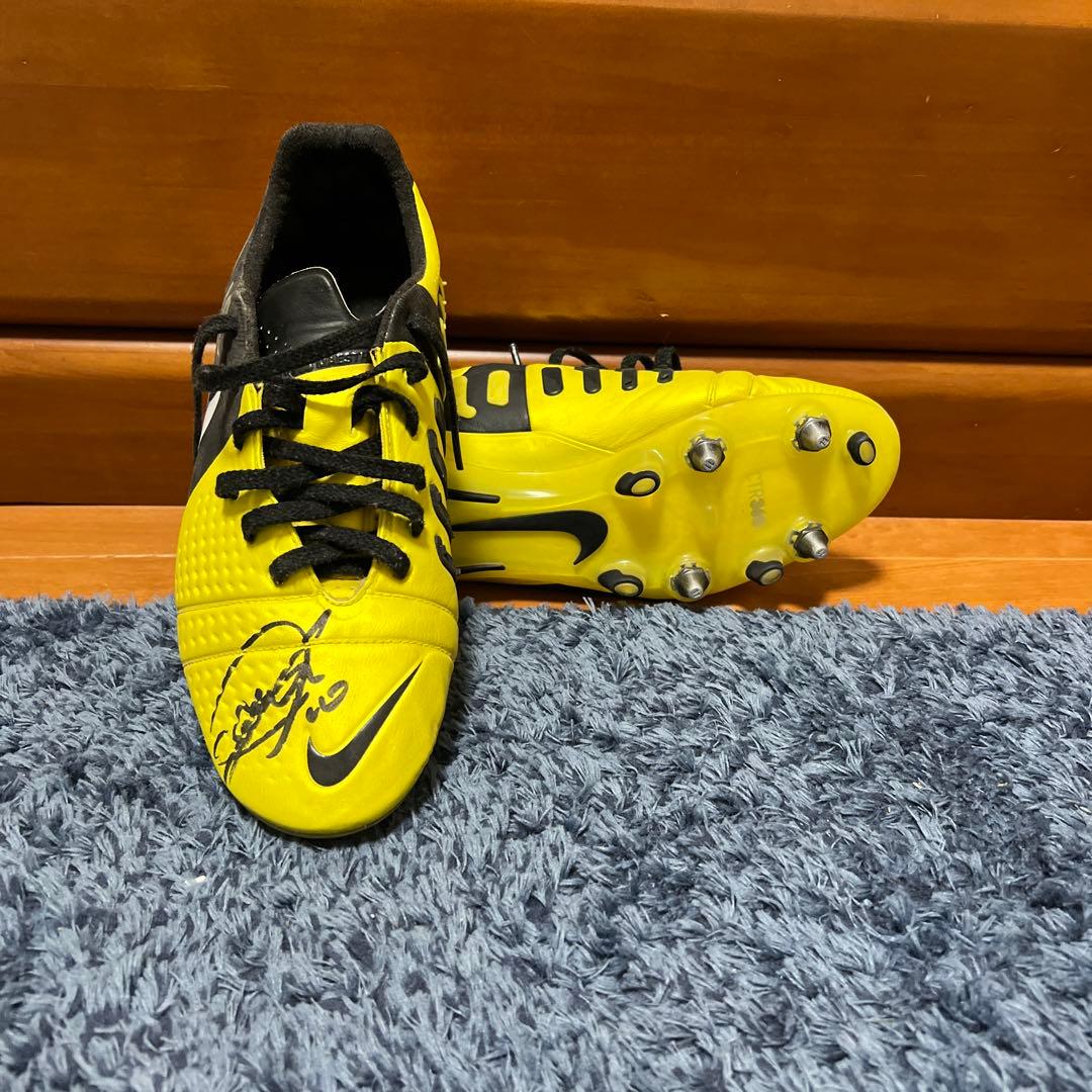 大久保嘉人のサイン入りスパイク