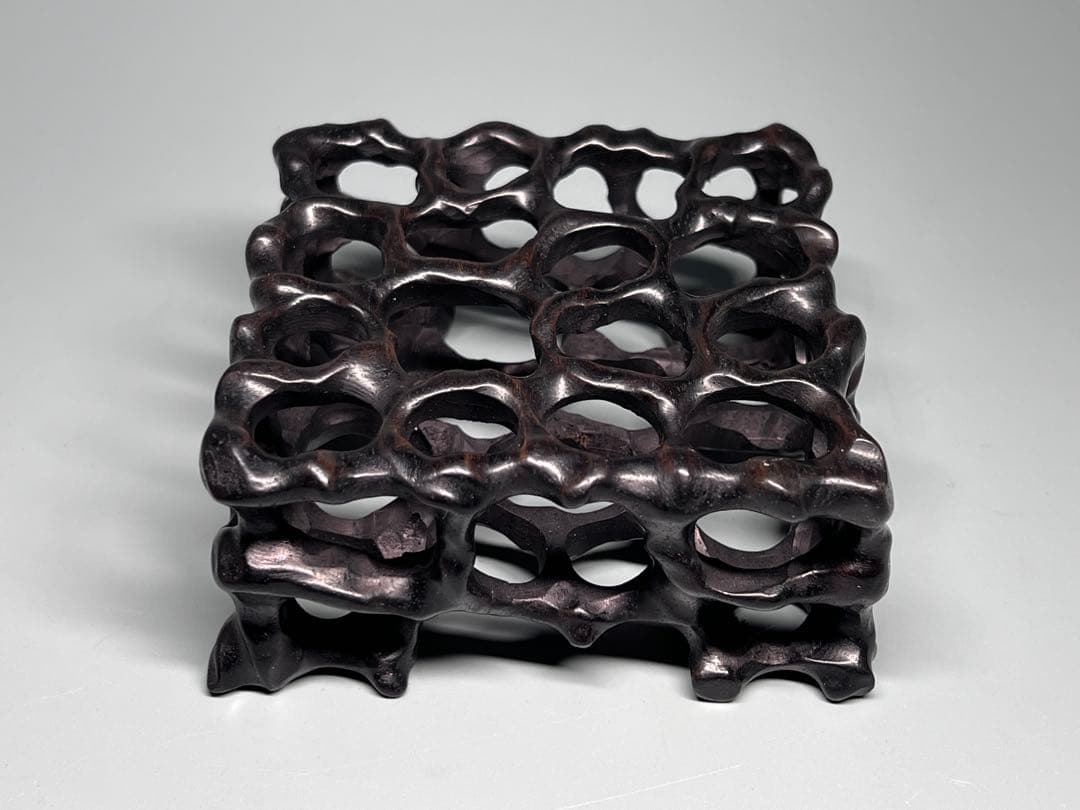 唐木　花台　透かし彫り　花瓶台　飾り物　置物台　盆栽台　華道具　細工彫　四角形