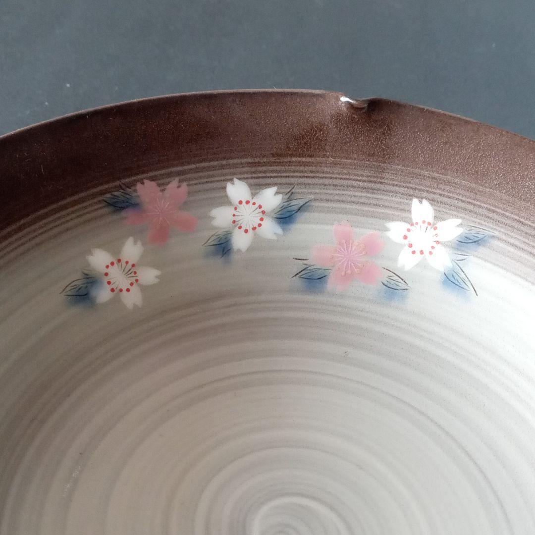 現川焼　十三代横石臥牛、臥牛窯の桜文の鉢、栞付き