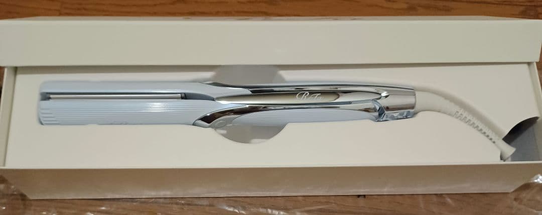 ReFa ストレートアイロン　 プロ　　　ホワイト　新品★最新モデル★