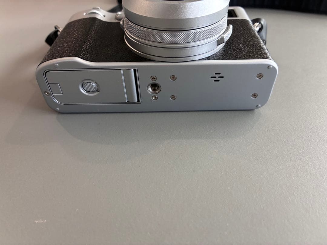 【美品】富士フイルム　X100V シルバー　おまけ複数 ワンオーナー　FUJI