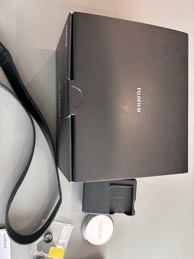 【美品】富士フイルム　X100V シルバー　おまけ複数 ワンオーナー　FUJI