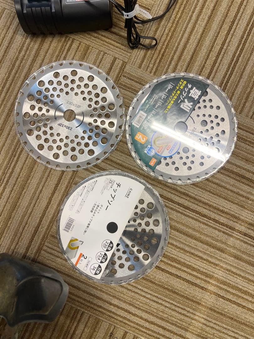 【バッテリー3個付】マキタ充電式草刈機 MUR190SDF +5枚替刃おまけ付き