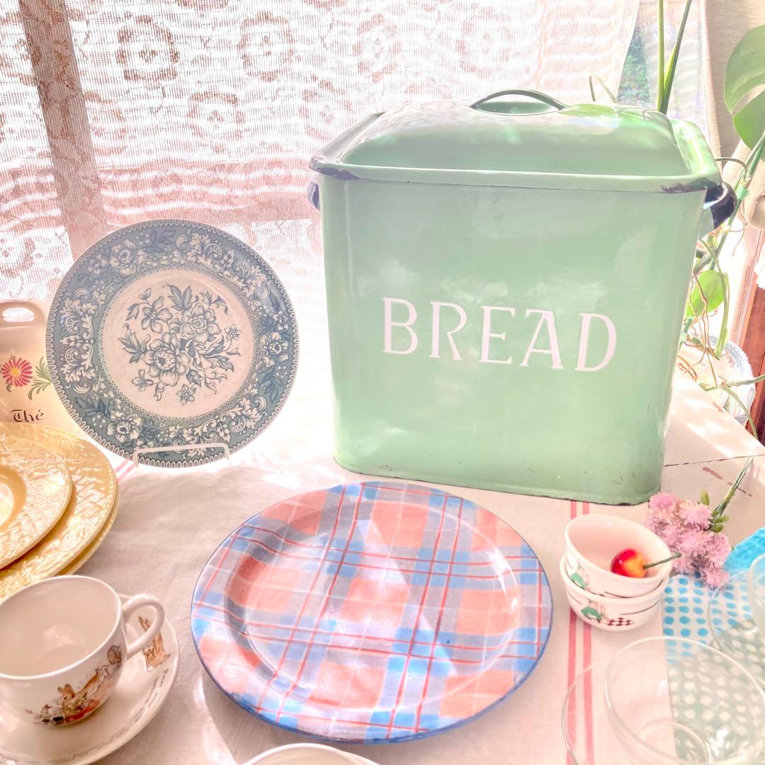 希少✧イギリスアンティーク　かわいいミントグリーンBREADホウロウ缶˚✧₊⁎✧