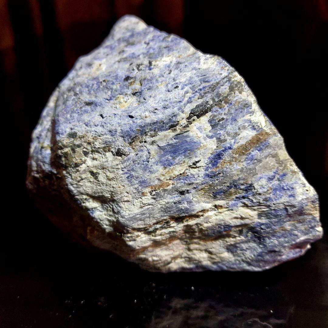 1kg弱の綺麗な巨石！ ソーダライト 原石 1面磨き 519