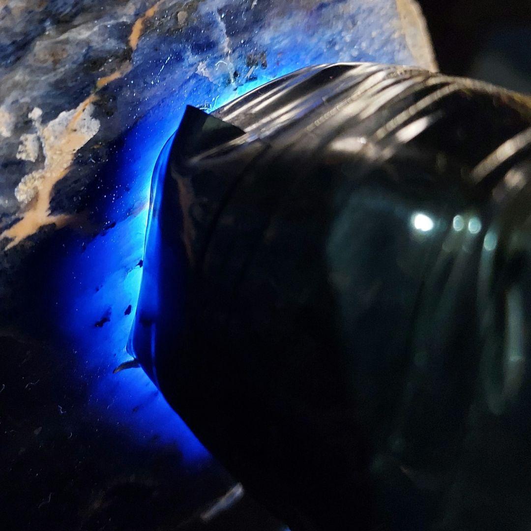 1kg弱の綺麗な巨石！ ソーダライト 原石 1面磨き 519