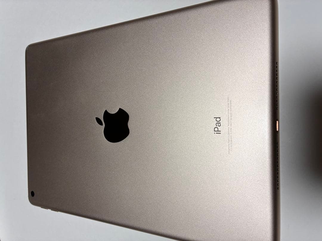 Apple iPad (第5世代) 32GB 本体プラス箱付き