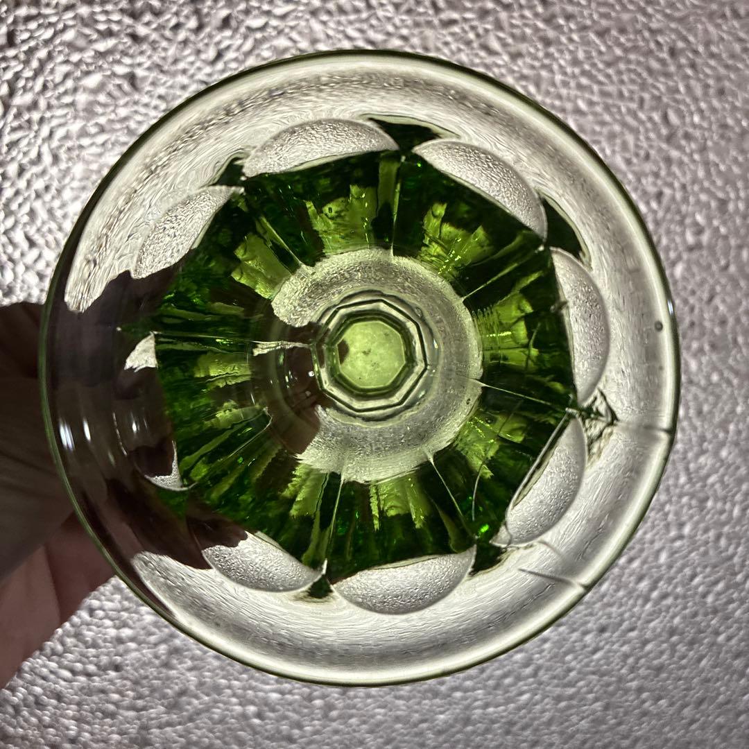 骨董　時代ガラス　若草色　プレスガラス　希少ラッパ型　菊割底　氷コップ　ウラン