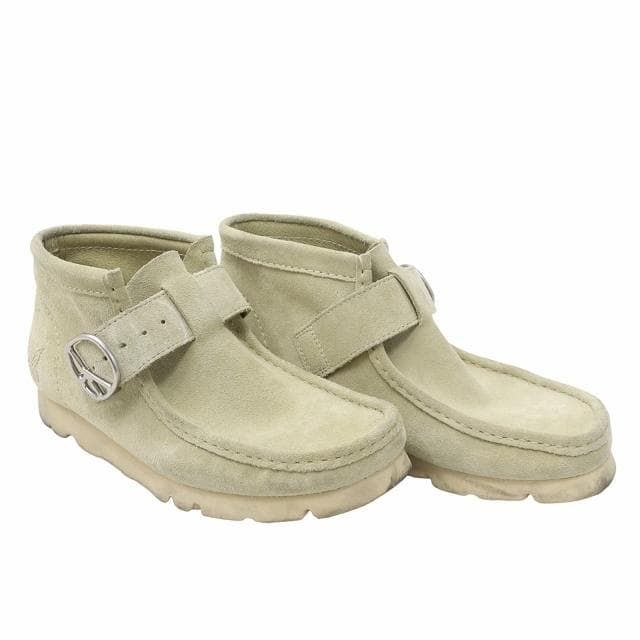 クラークス×ニードルス ワラビーBT ピースバックル メープルスエード ブーツ