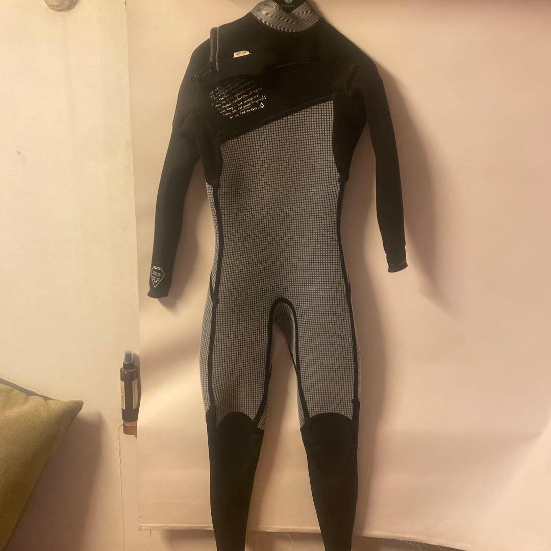 Volcom フルスーツ MS 4/3mm ボルコム　ウエットハンガー付き　MS