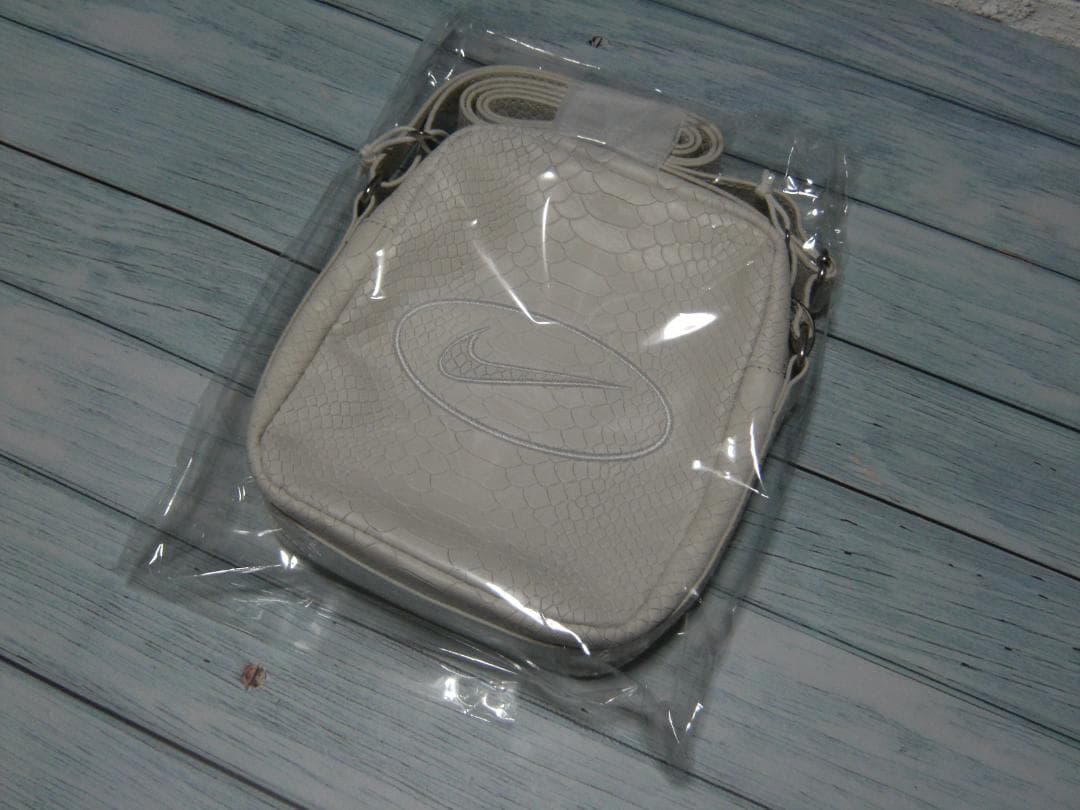 新品未使用！Supreme NIKE レザーショルダーバッグ 25SS 白
