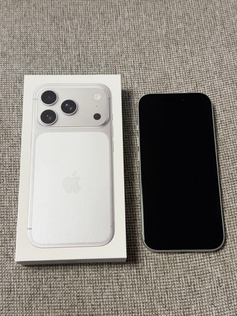 【極美品】iPhone17Pro シルバー 256GB simフリー
