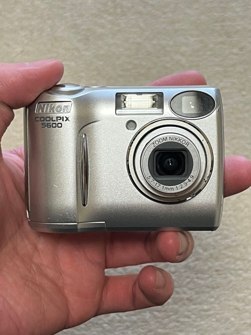デジタルカメラ Nikon COOLPIX E5600