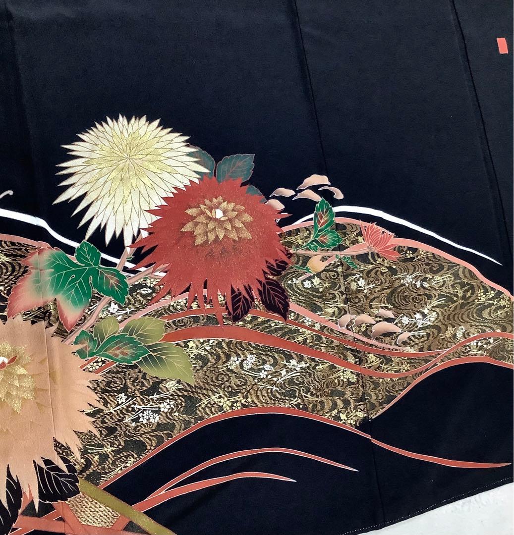 正絹黒留袖　作家物　花蝶文　金銀彩　⑦( 訪問着、紬、袋帯なども出品)