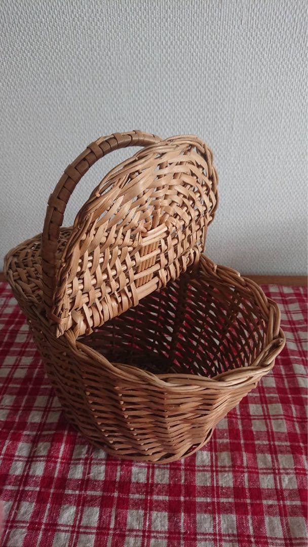 フランスアンティーク　蓋付きバスケット