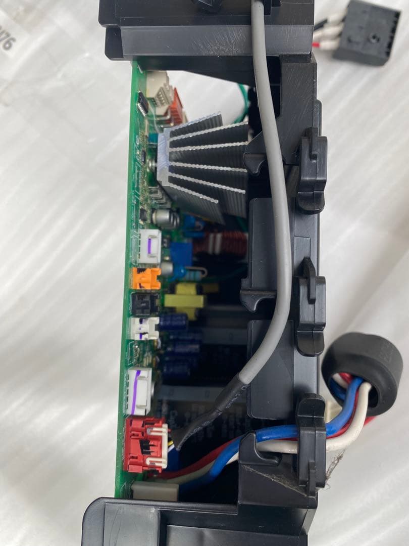 RIAIR（リエア）」のルームエアコン室外ユニット　基盤のみ