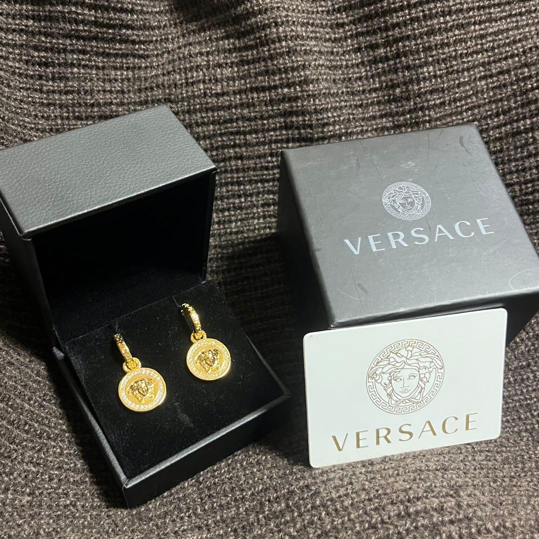 新作　VERSACE ピアス　ゴールドフープピアス