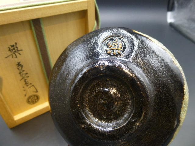 楽吉左衛門　十四代　覚入　黒茶碗／共箱／裏千家十五代　鵬雲斎極め箱／波車絵