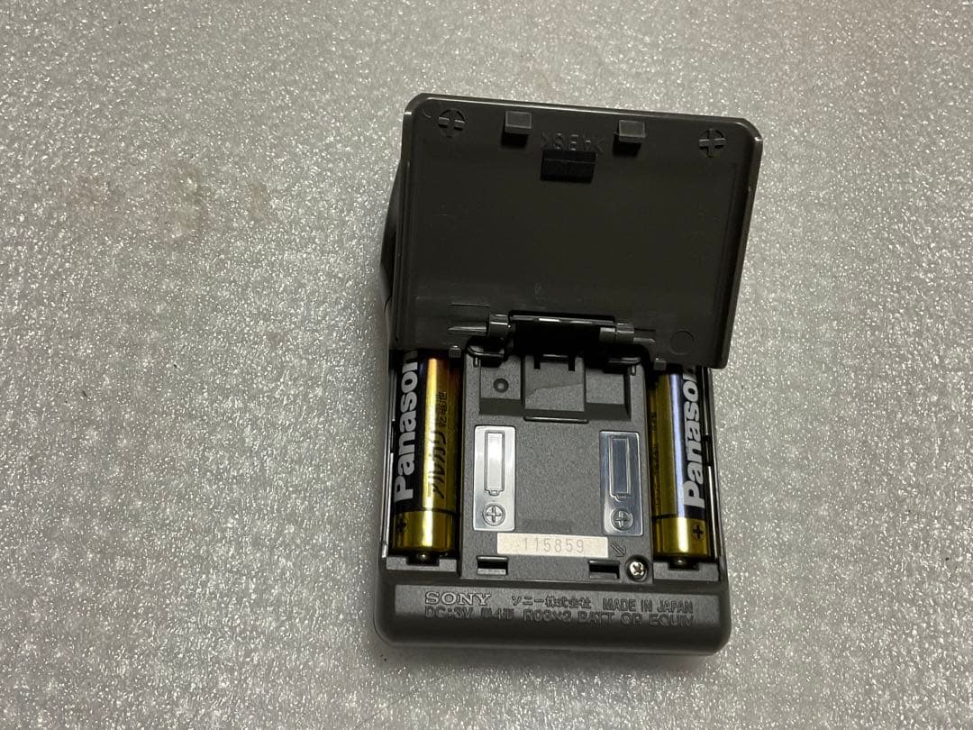 SONY／3BAND・TV／FM／AM ICF-R500V。DC:3V。単4×2