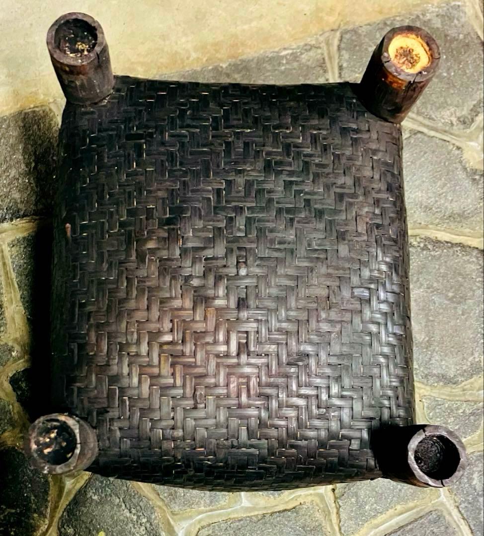 高級アンティーク品 古道具 タイ〜ラオス 竹製編み籠 蓋・脚付カゴ 大きめ