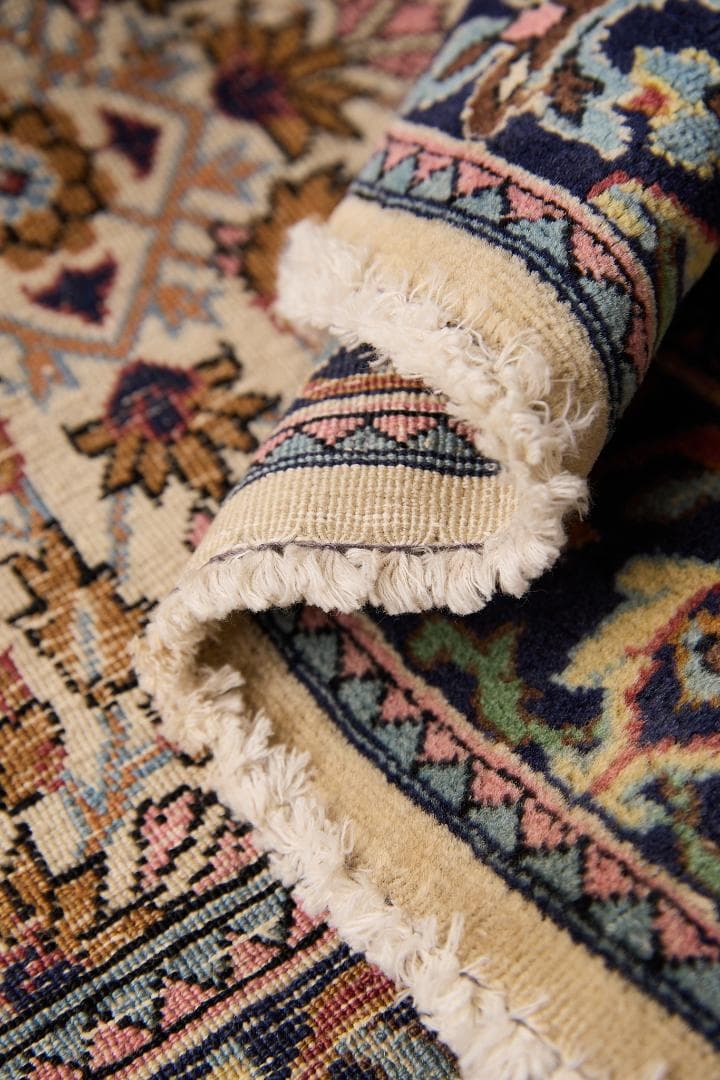 ヴィンテージラグ　トライバルラグ　パキスタン産　（124×71cm）サンド