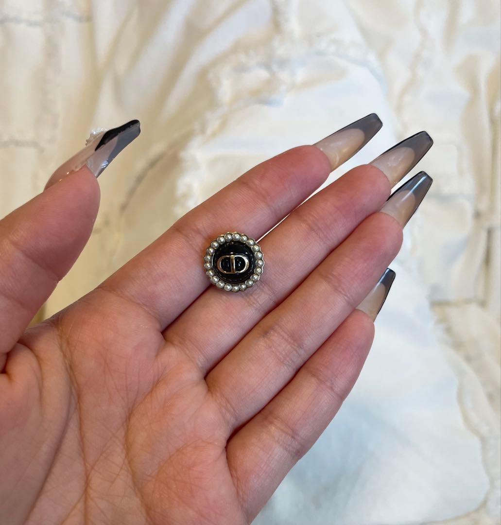 Dior Petit CD Baroque スタッドピアス