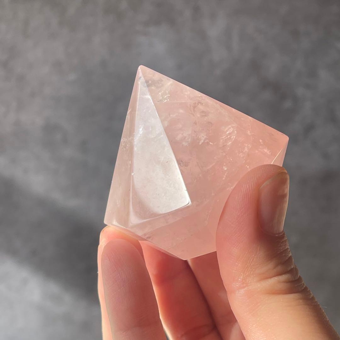 ローズクォーツ ダイヤモンド カット 台座付き